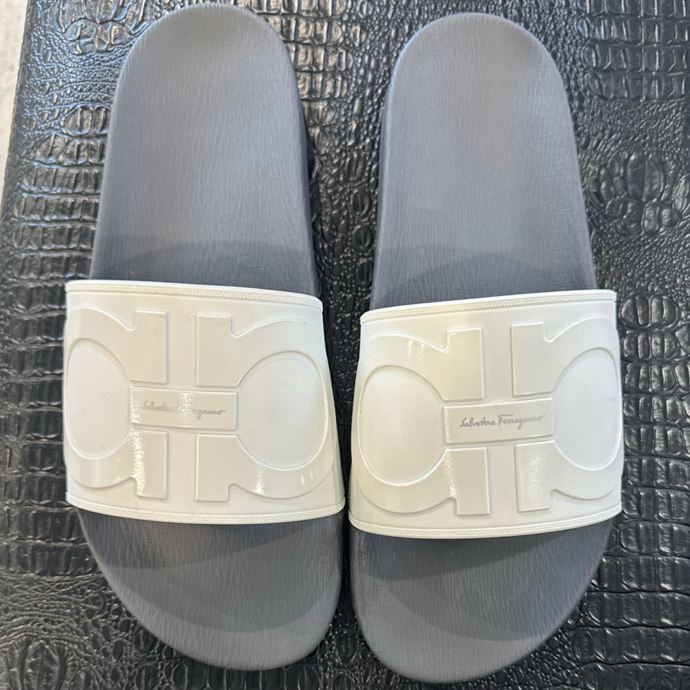 Salvatore Ferragamo men’s slides size 9 white